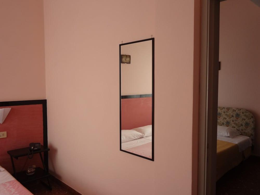 Hotel Nettuno Porto San Giorgio Buitenkant foto