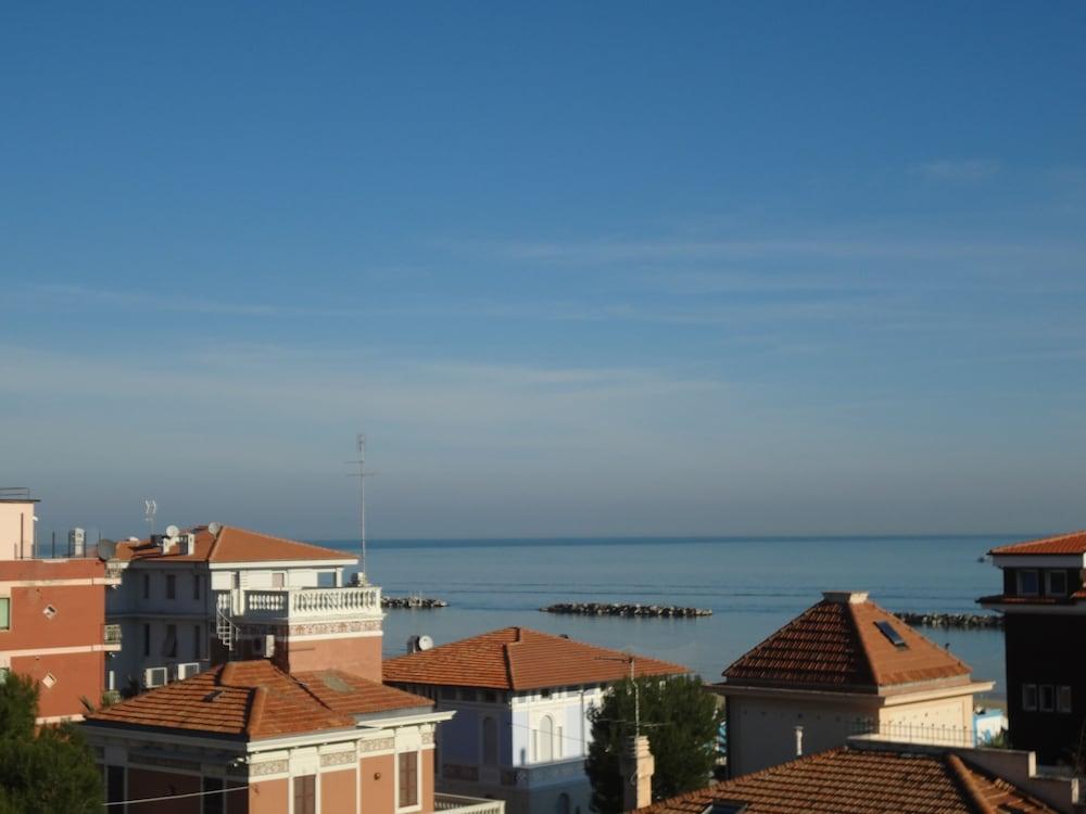 Hotel Nettuno Porto San Giorgio Buitenkant foto
