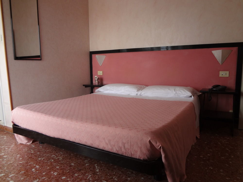 Hotel Nettuno Porto San Giorgio Buitenkant foto