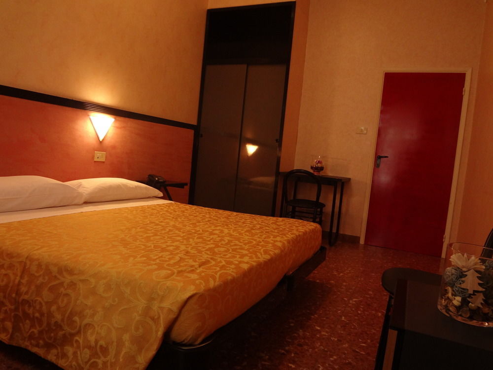 Hotel Nettuno Porto San Giorgio Buitenkant foto