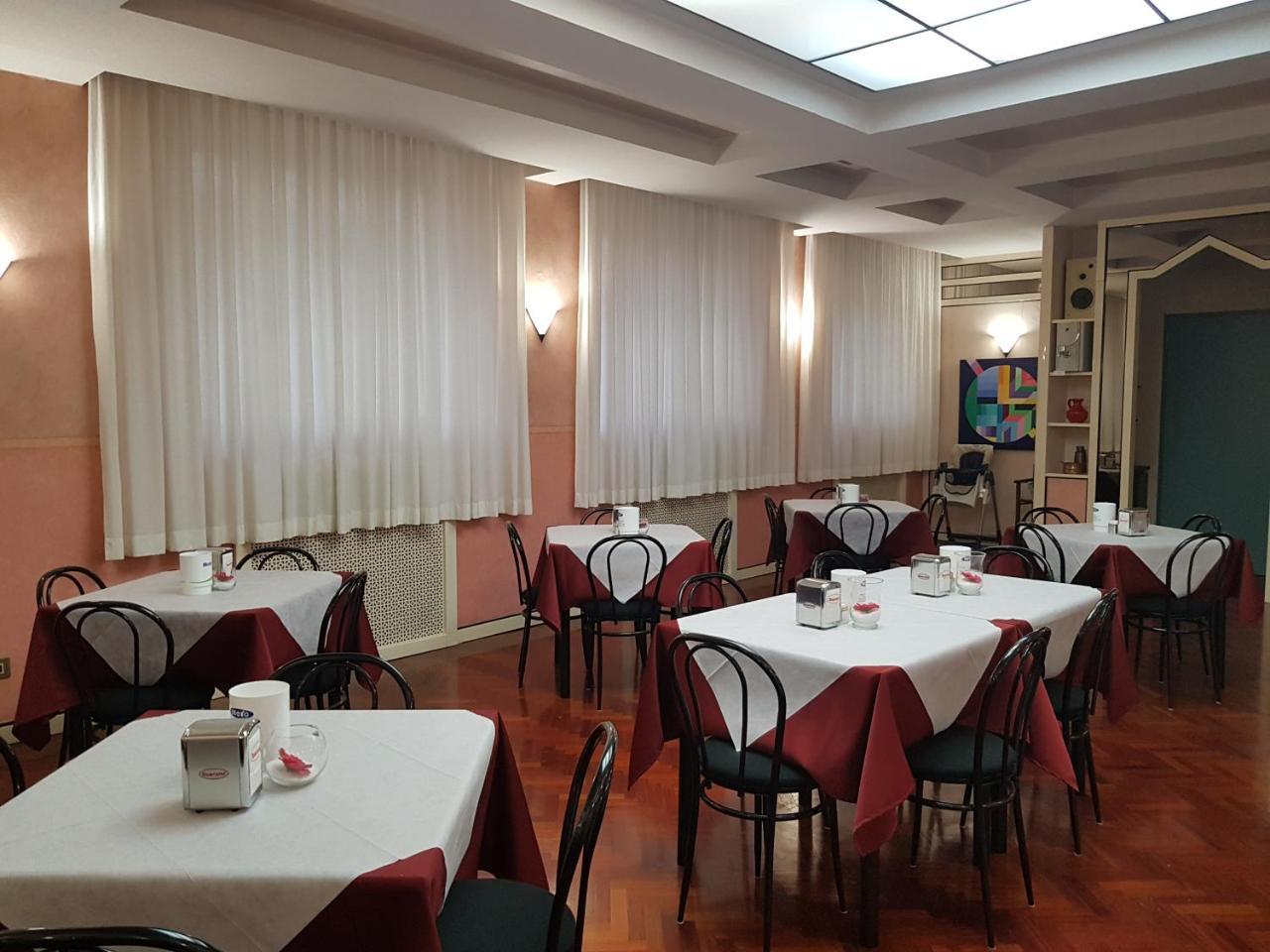 Hotel Nettuno Porto San Giorgio Buitenkant foto