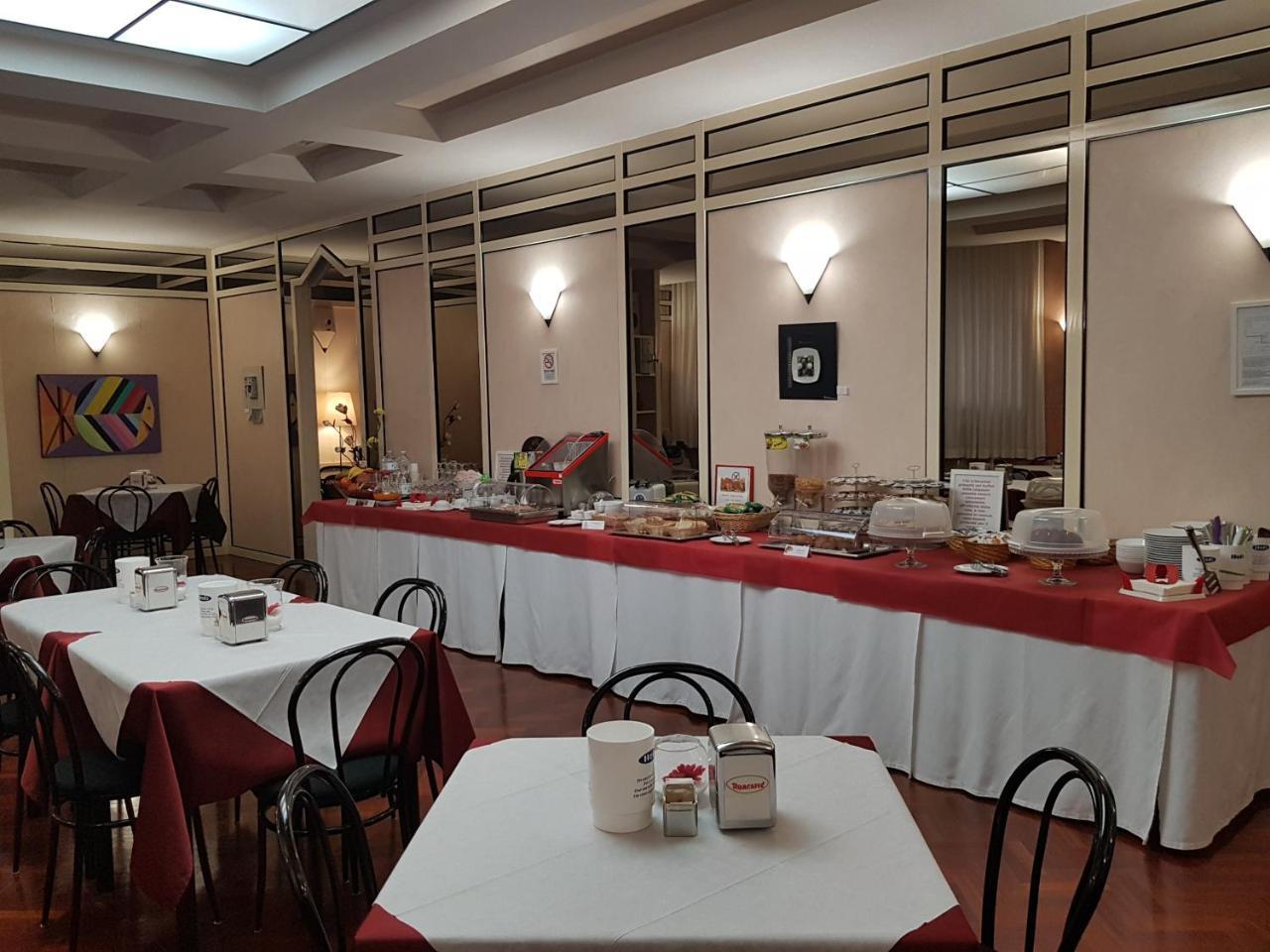 Hotel Nettuno Porto San Giorgio Buitenkant foto